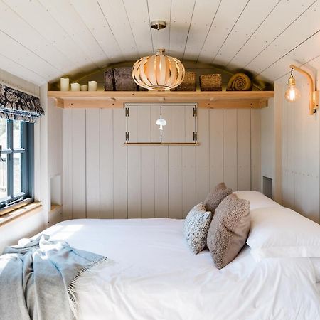 Boutique Cornish Shepherd'S Hut With Hot Tub Launceston Exterior foto
